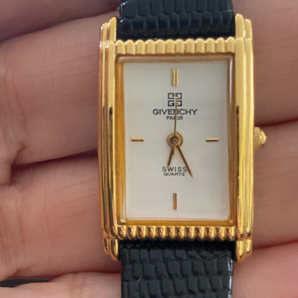 🌷sold🌷Givenchy Ladies watch - Picture 5 of 8